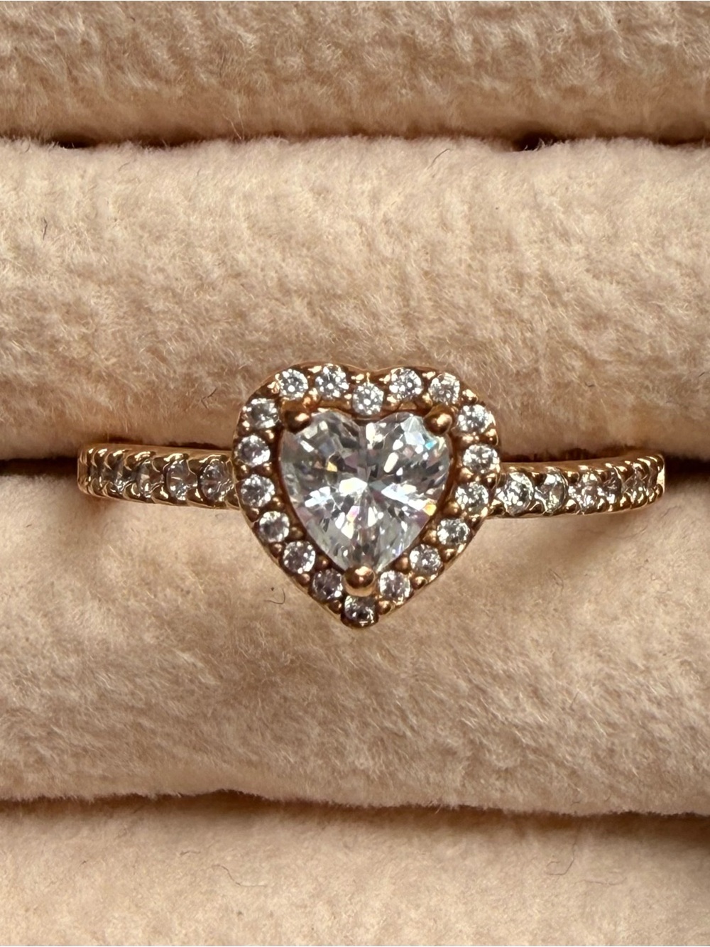 Pandora- Sparkling Elevated Heart Ring